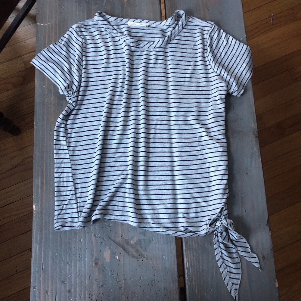 Olivia Rae Side Tie Tee Size M
